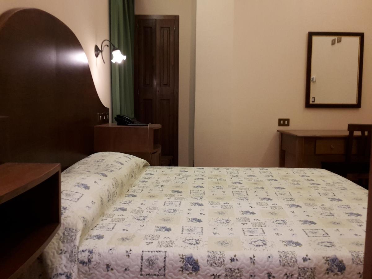 Hotel 4 Coronati Roma Dış mekan fotoğraf