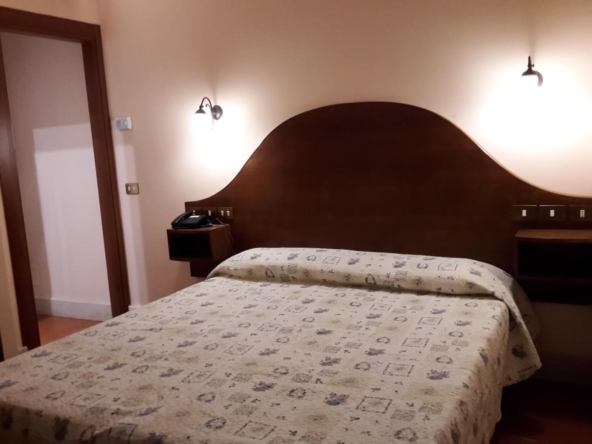 Hotel 4 Coronati Roma Dış mekan fotoğraf